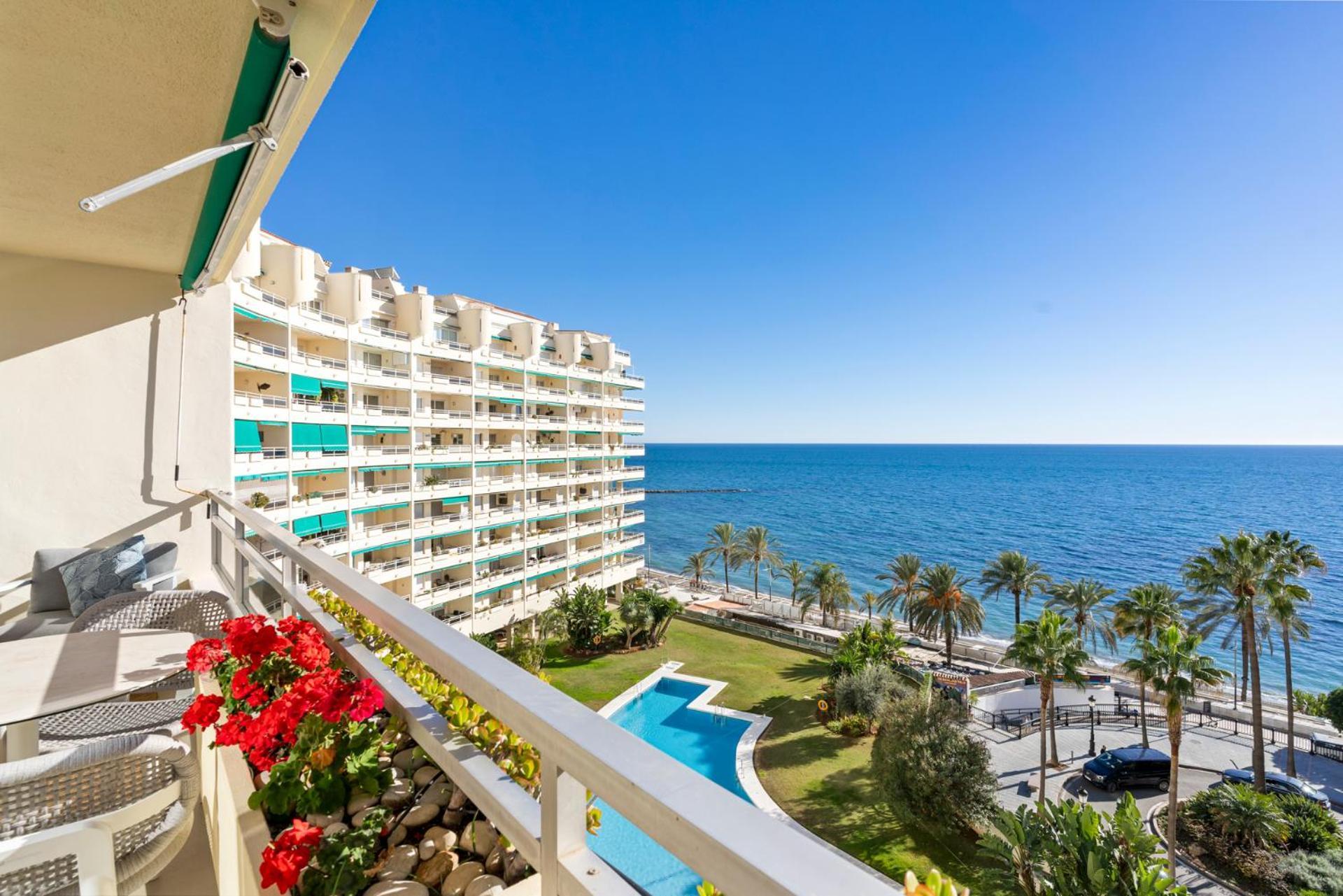Beach Front Apartment With Pool 马尔韦利亚 外观 照片