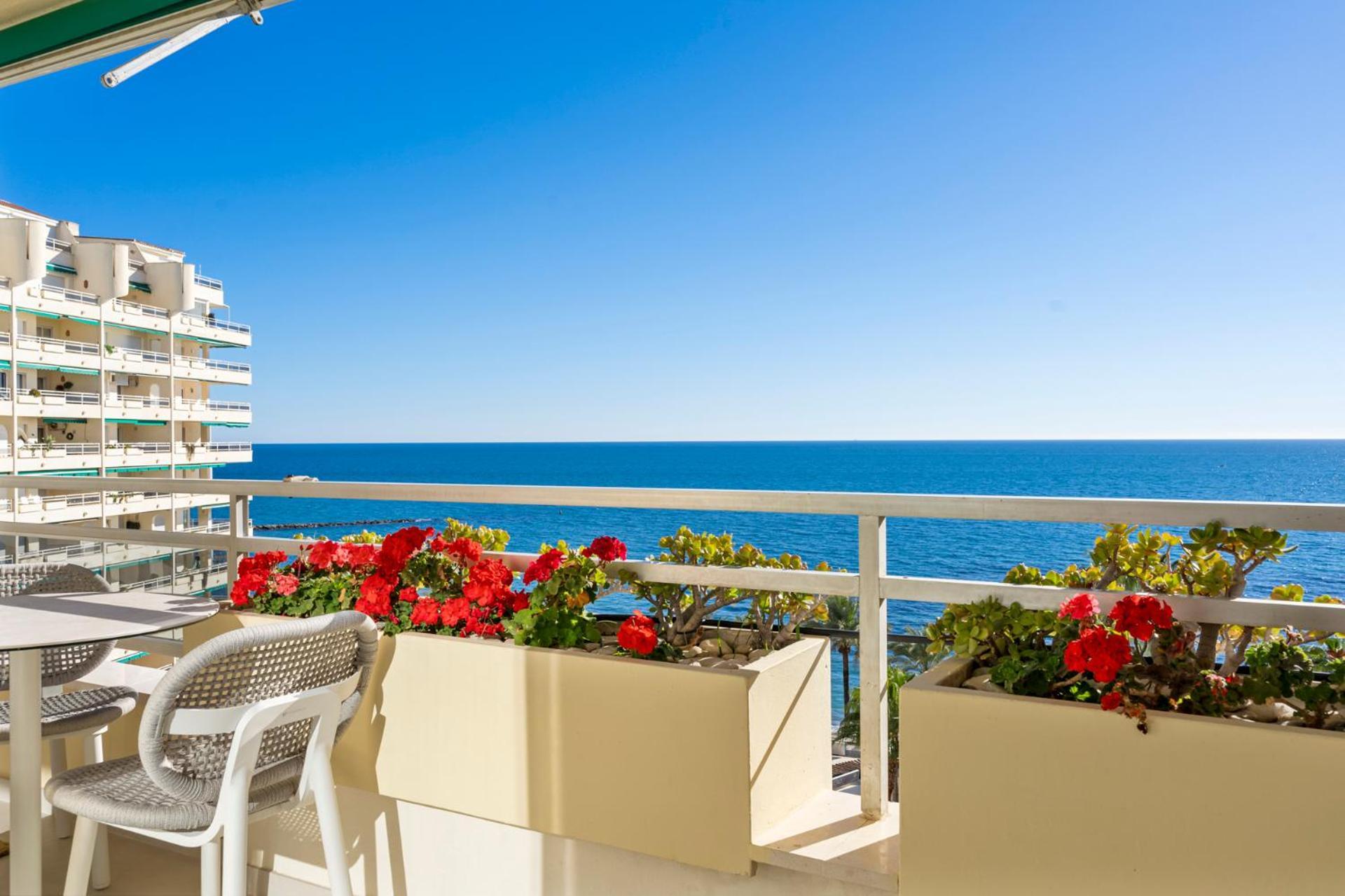 Beach Front Apartment With Pool 马尔韦利亚 外观 照片