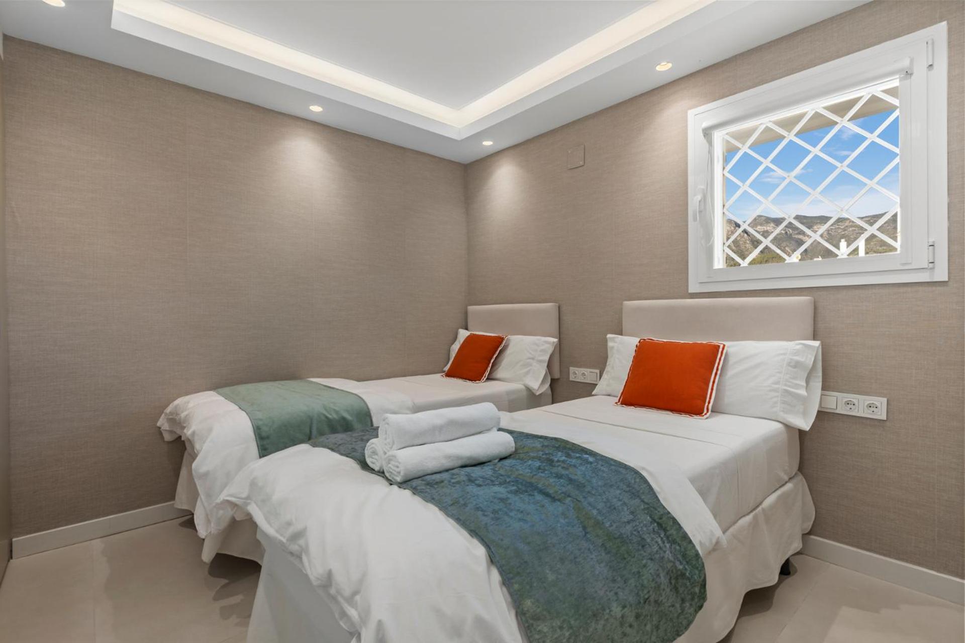 Beach Front Apartment With Pool 马尔韦利亚 外观 照片