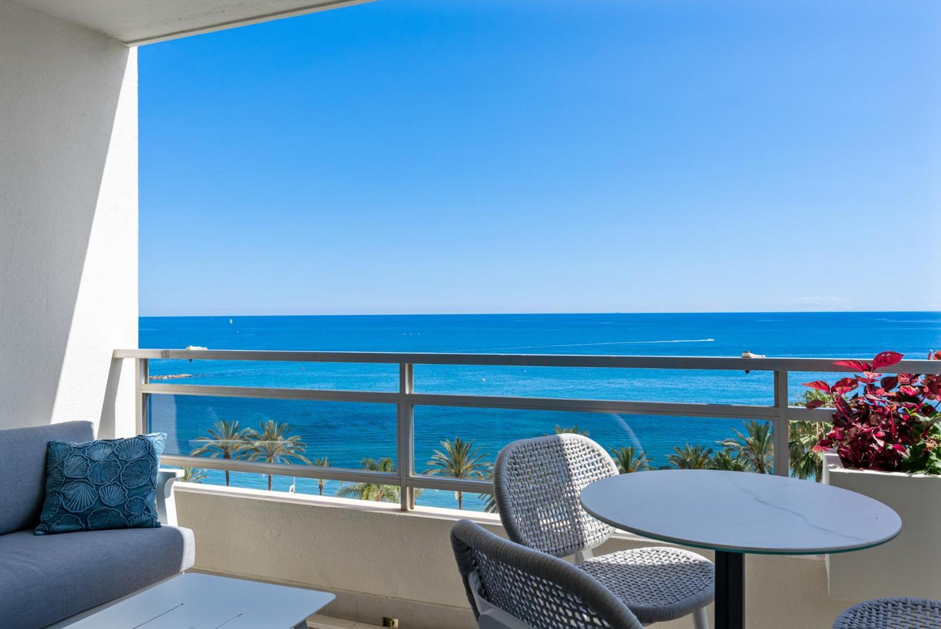 Beach Front Apartment With Pool 马尔韦利亚 外观 照片