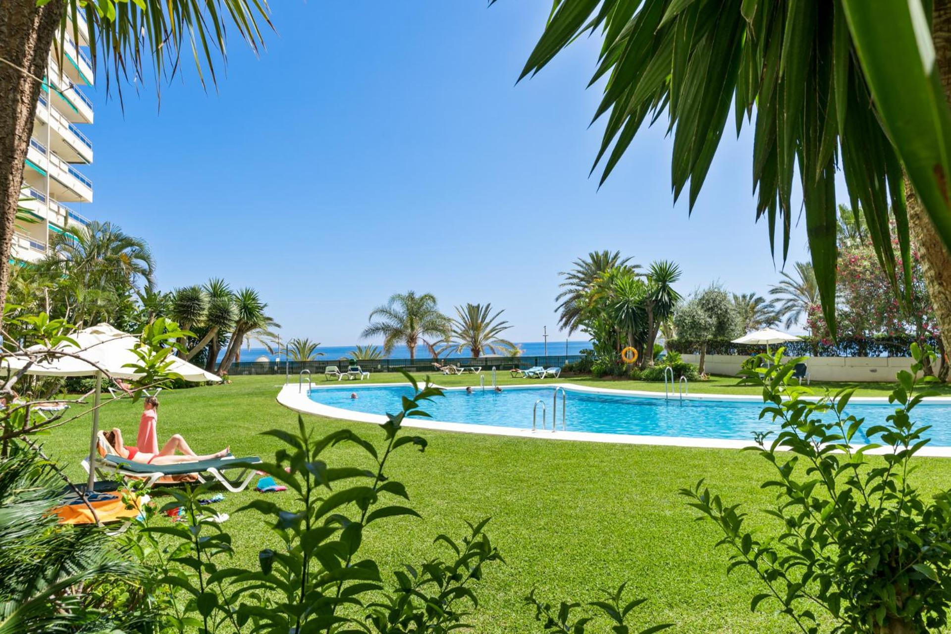 Beach Front Apartment With Pool 马尔韦利亚 外观 照片